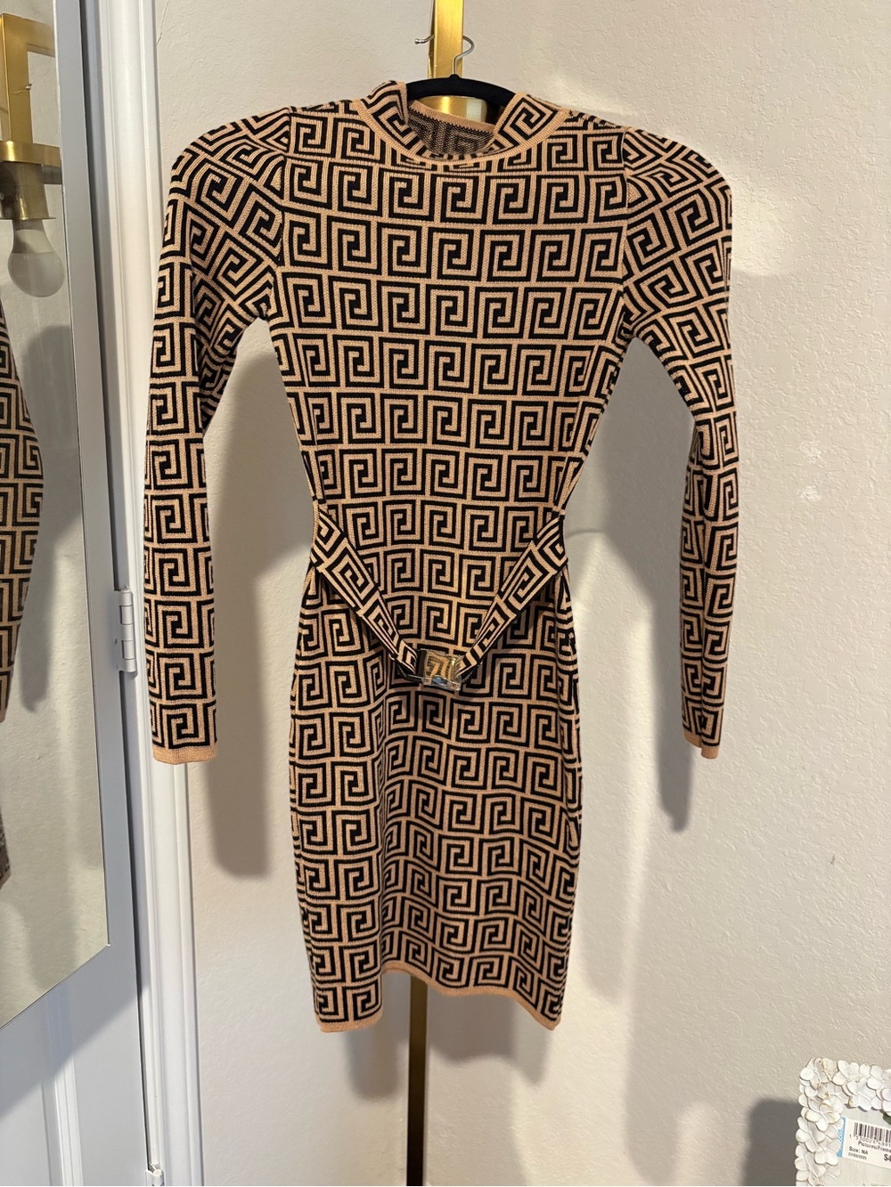 Geometric Long-Sleeve Bodycon Dress in Beige and Black